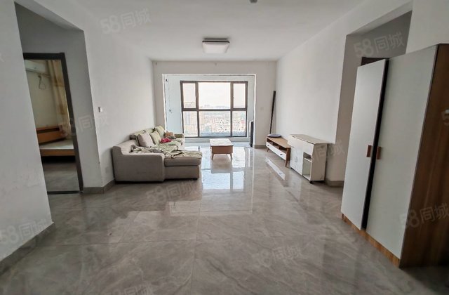 急售市中心新小区，好楼层带车位储藏室免大税，四叶草！随时看房