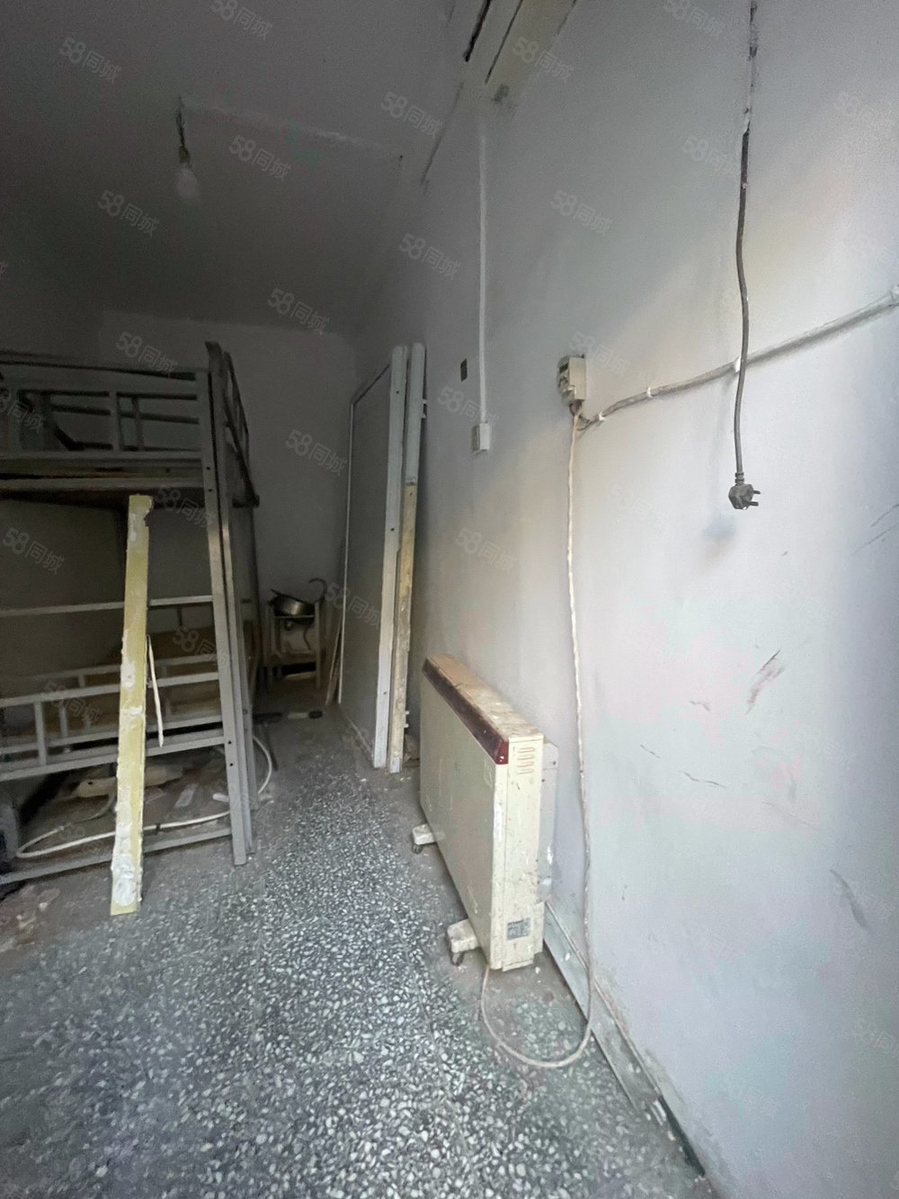 豆角胡同小區(qū)1室0廳1衛(wèi)10㎡南北190萬