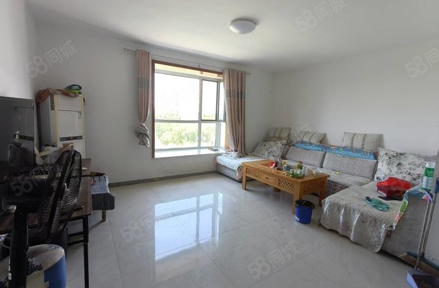 新出 万达附近 电梯真洋房 总高六层的三楼边户 送储藏室