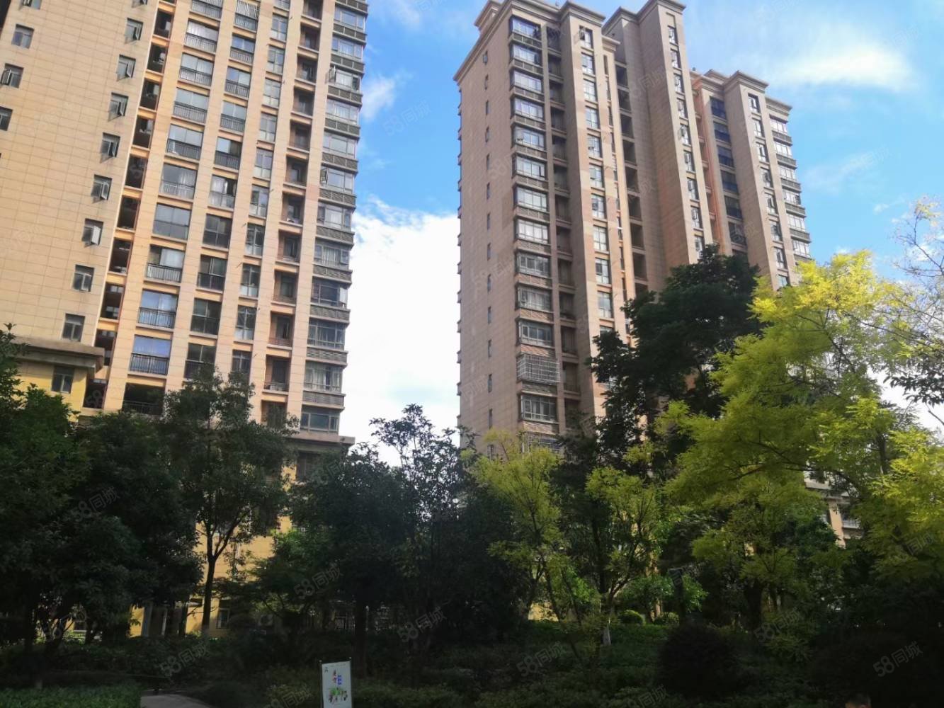 清溪凯旋门2室2厅1卫90㎡南92万