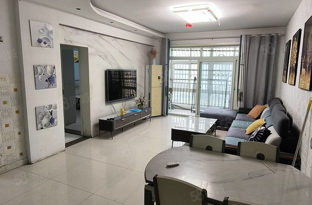 鸿顺花园 实验阳光本部 香江  精装修 购物方便  南北通透