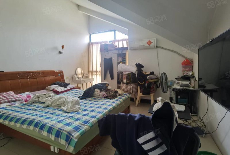 天润花园3室2厅2卫134㎡南北60万