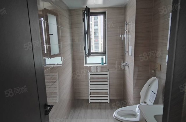 云麓九里 次新房 145平 精装修 带车位  前排