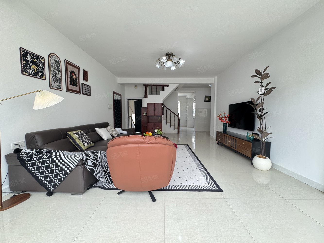 警苑6室2厅3卫160㎡南北79.8万