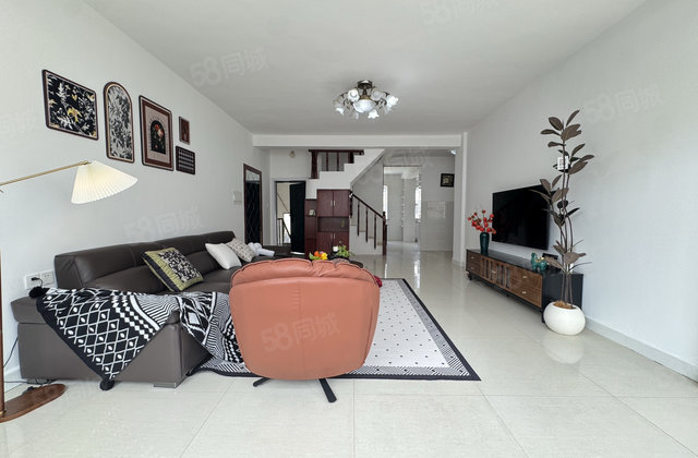 警苑6室2厅3卫160㎡南北79.8万