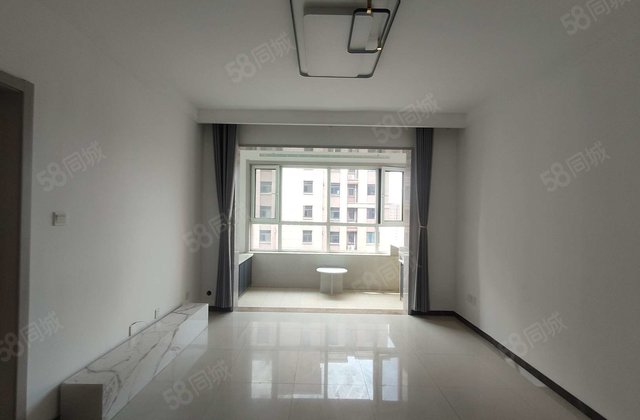 嘉明,电梯房精装修婚房，正三室两厅免大税诚心出售有钥匙