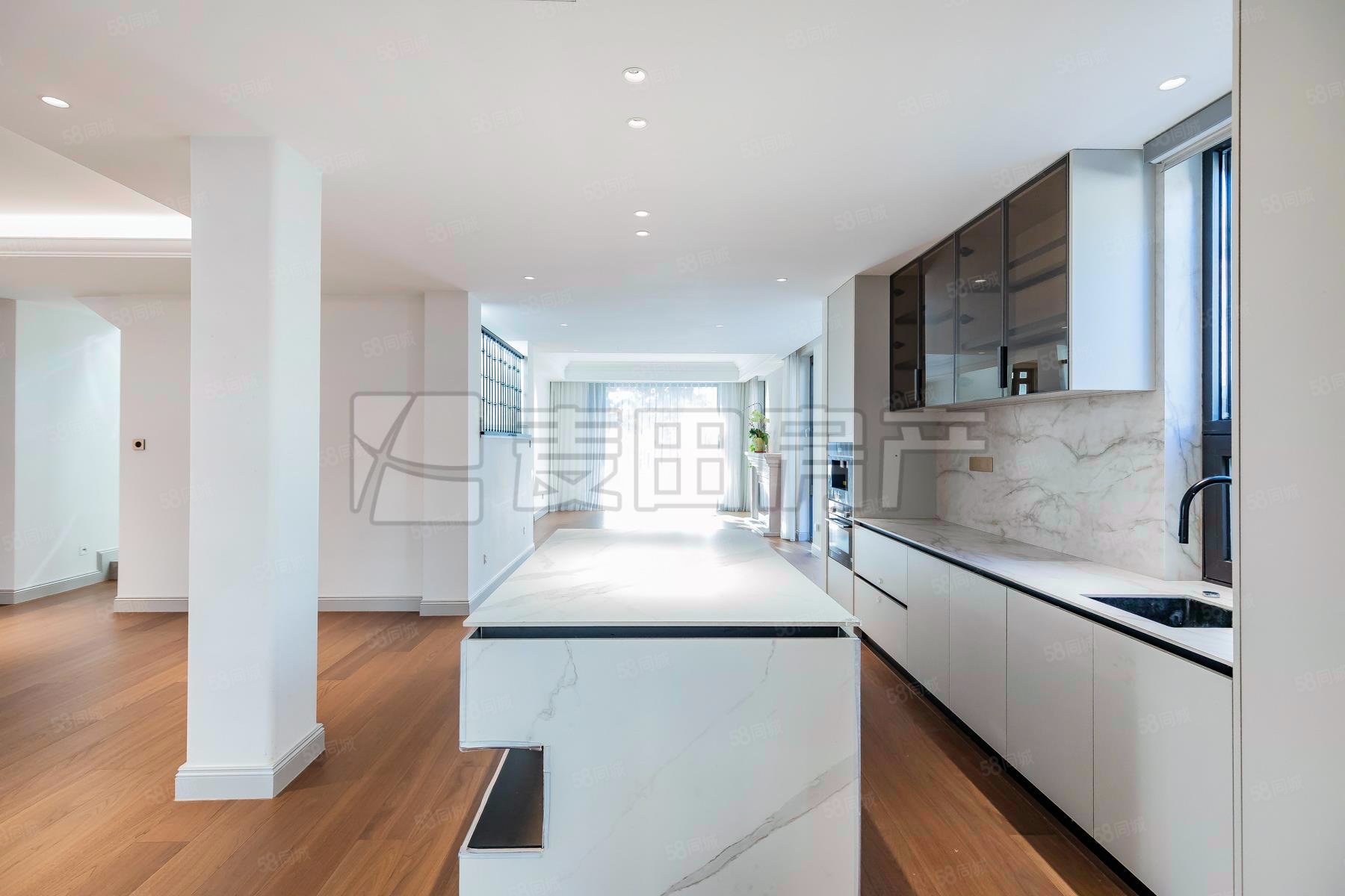 裕京花園別墅5室3廳4衛(wèi)291.11㎡南北2900萬