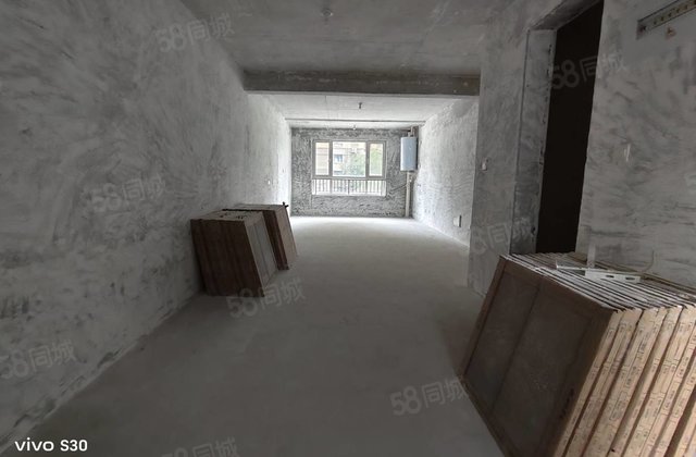 房东急售新一中附近 三居室带车储 南北通透 环境好 带电梯