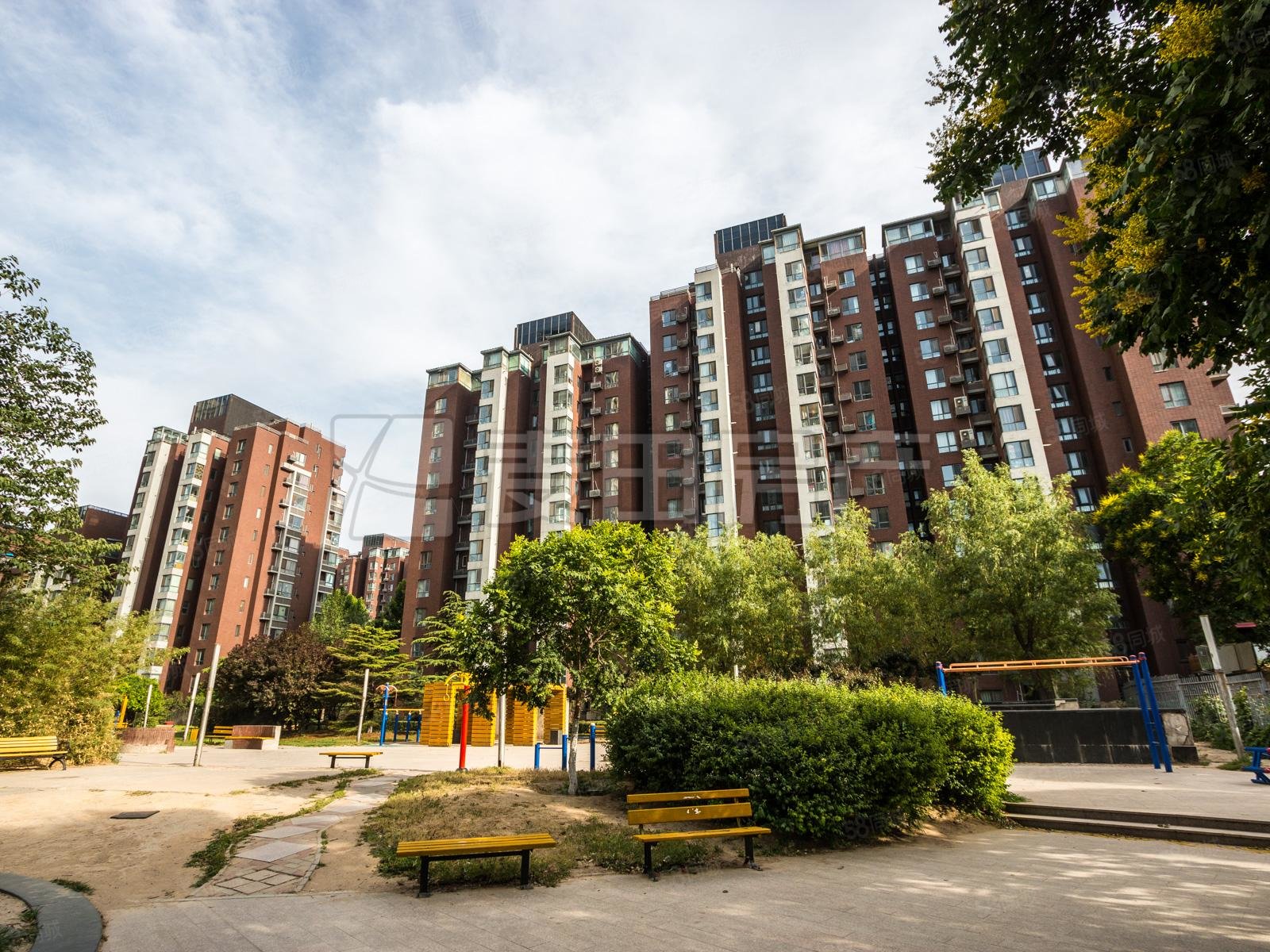 眼睛户型 高层采光好 对 交通便利 嘉铭桐城