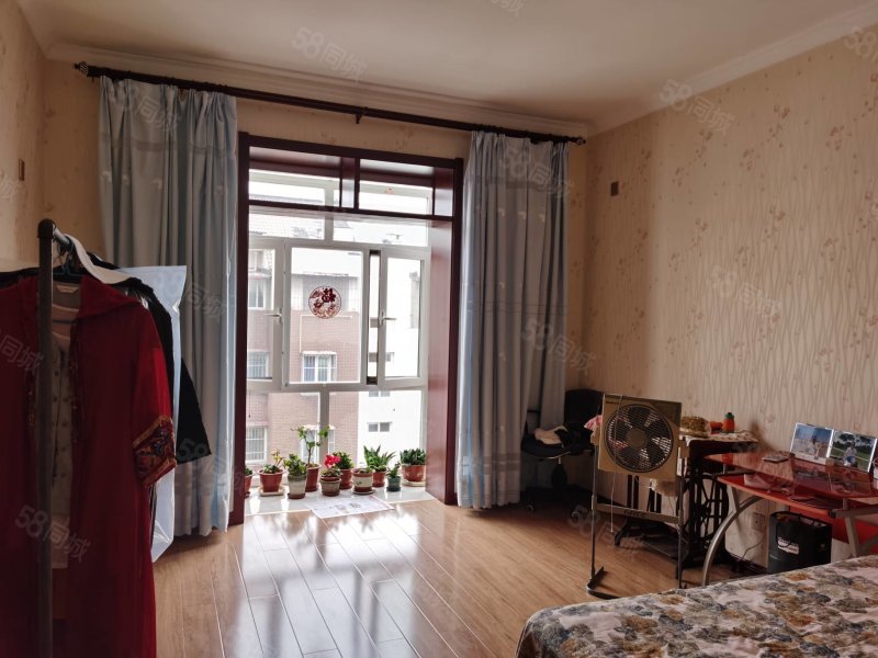 秋实园公寓3室2厅1卫79㎡南北150万