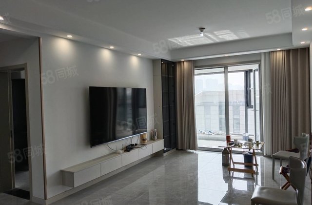 财信水城印象 装修好 小三房 商品房 双卫格局 南北通透