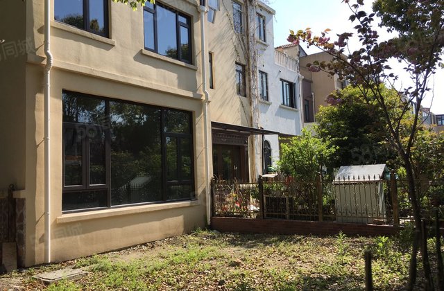 锦绣蓝湾 联排别墅 带大花园 视野开阔 可以改造 诚心出售