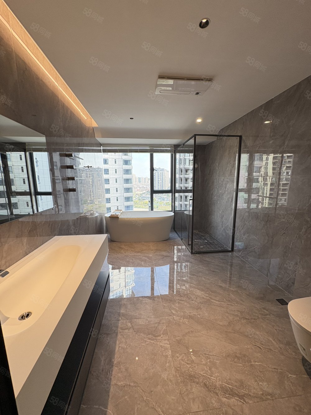 天秀湾4室2厅2卫202㎡南北270万