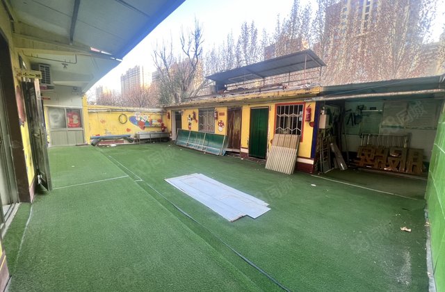 兴华东路 一楼带院子 五室 家属院 可做娱乐场所