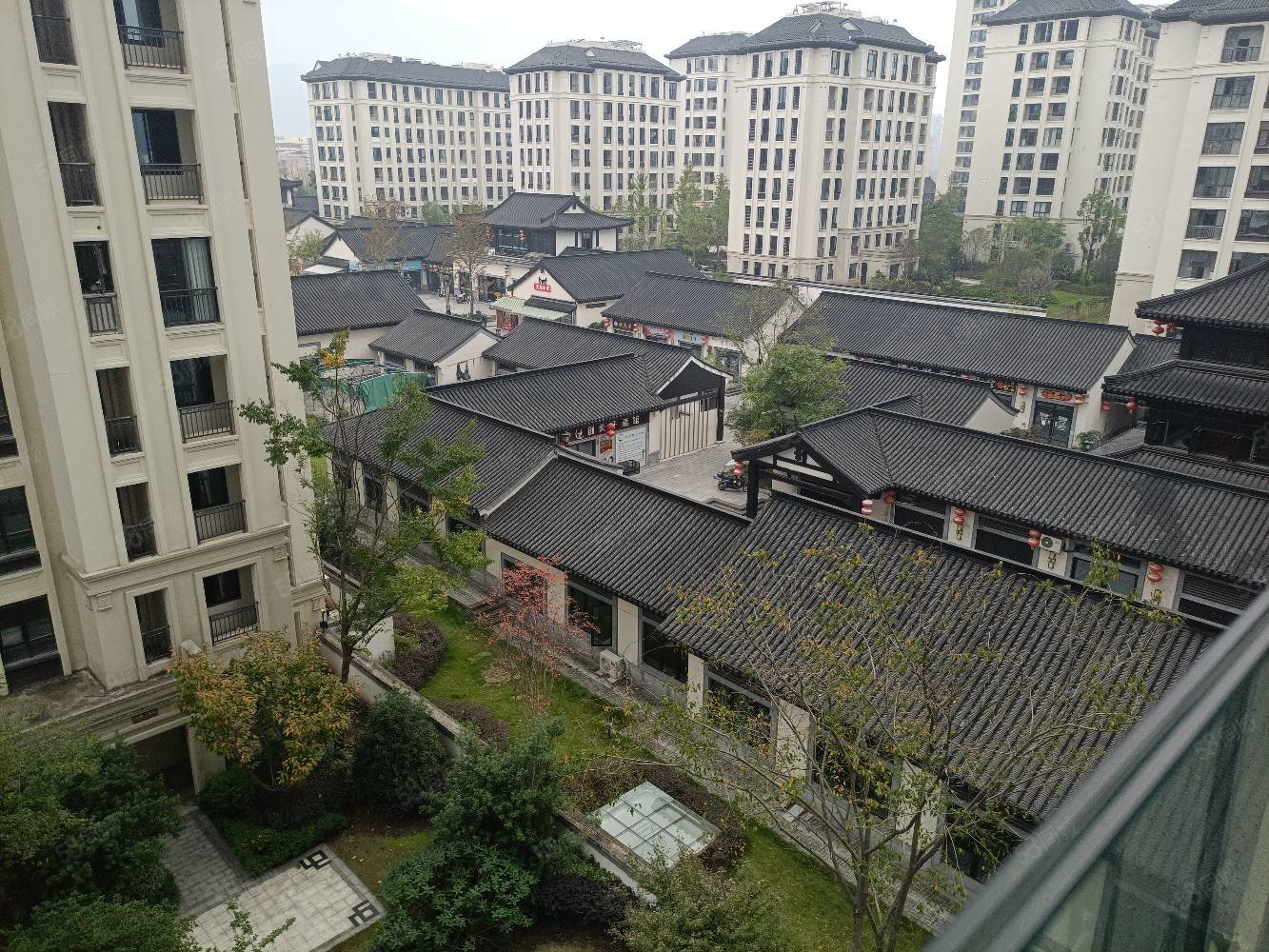 绿城江南里3室2厅2卫110㎡东南81万