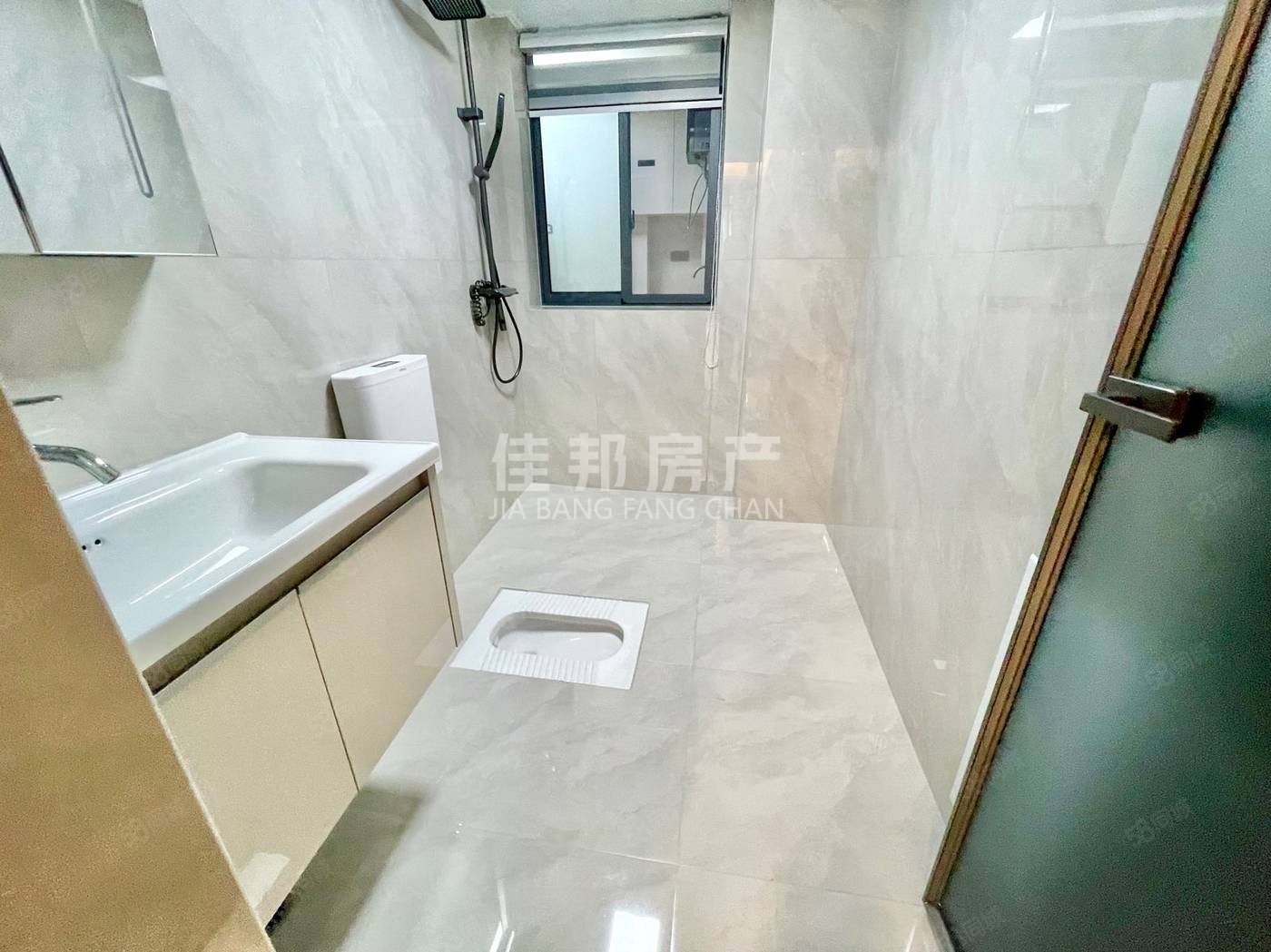 电信佳苑3室2厅2卫126㎡南北83.8万