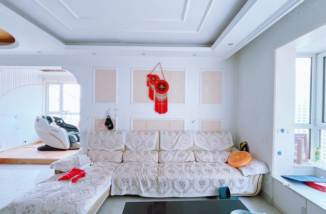 东昌东附近 小高凤凰楼层西边户 送车位储藏室免大税