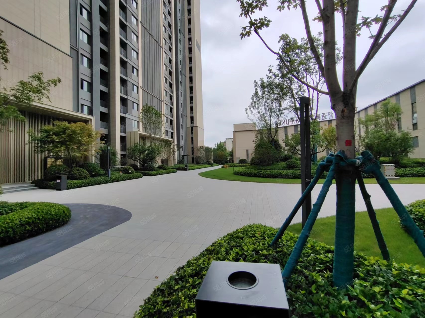 融创金林金水府4室2厅3卫217.05㎡南北400万