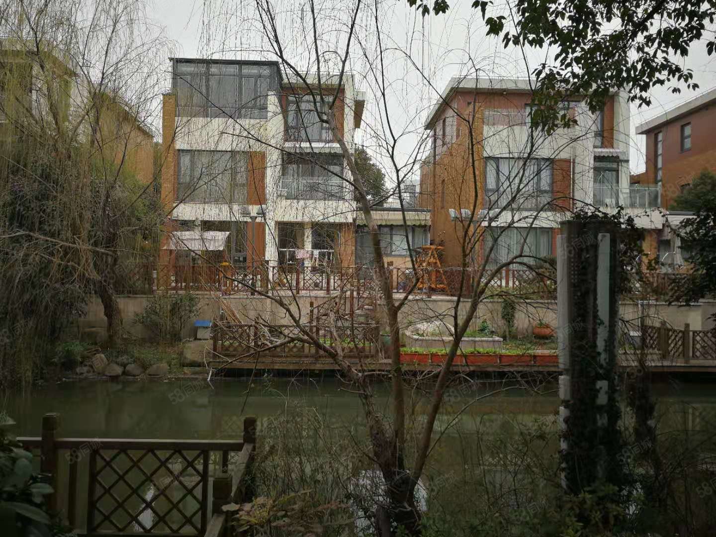 城三期邻水大独栋 业主可以接受置换 价格好谈,复地北桥城(东区别墅)