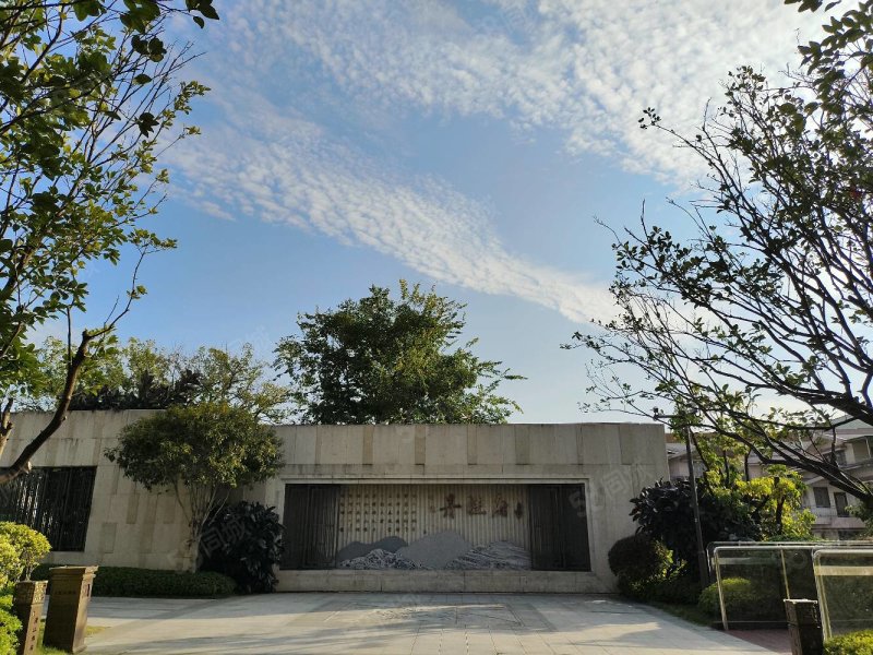 兴进漓江郡府丹桂府3室2厅2卫106㎡南北125万