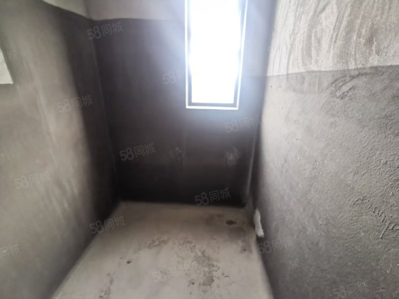 邦泰紫霄台3室2厅2卫105㎡南北72万