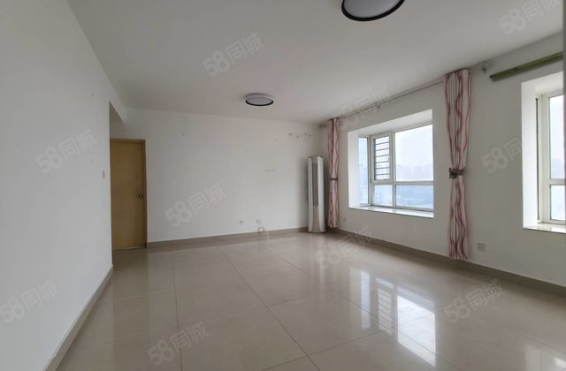 汽车站附近电梯房好楼层金柱康城3室，前后无遮挡带储。