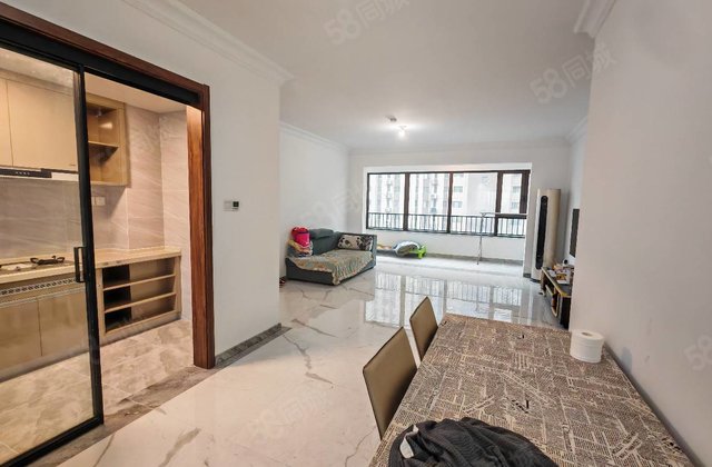 国岳府四室两卫 总高18一梯一户设计免大税可按揭三室一厅朝阳