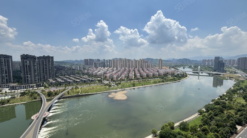 天秀湾5室2厅4卫254㎡南北268万