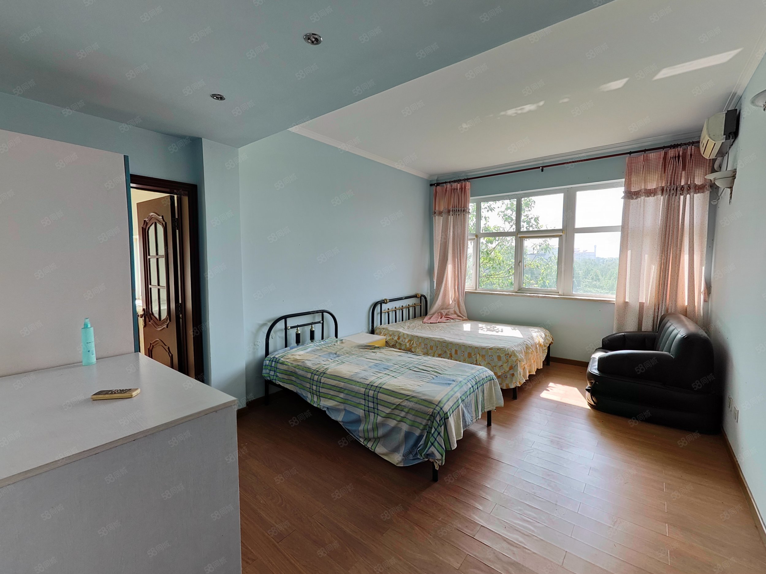 鴻翔花園(別墅)6室4廳5衛(wèi)320.15㎡南北780萬