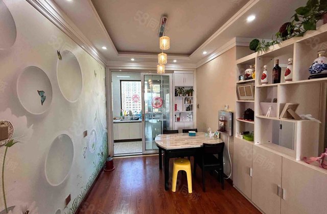 绿城百合新城 小高层，次顶层，单价八千多，三叶草户型