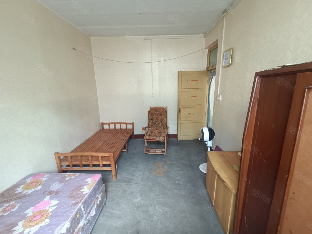 轮胎东村1室1厅1卫32㎡东9.9万