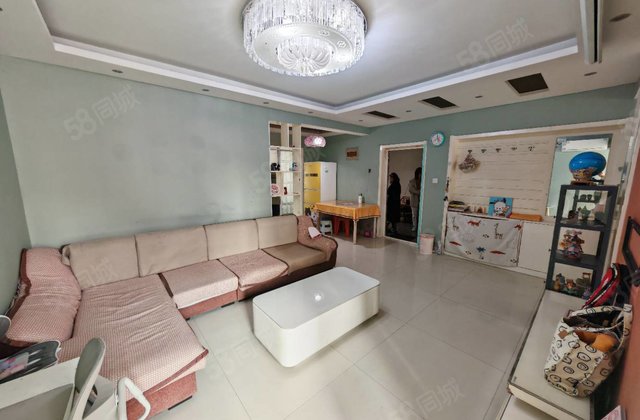 中间好楼层，精装修，业主诚心卖两天必售，很合适，送储停车方便