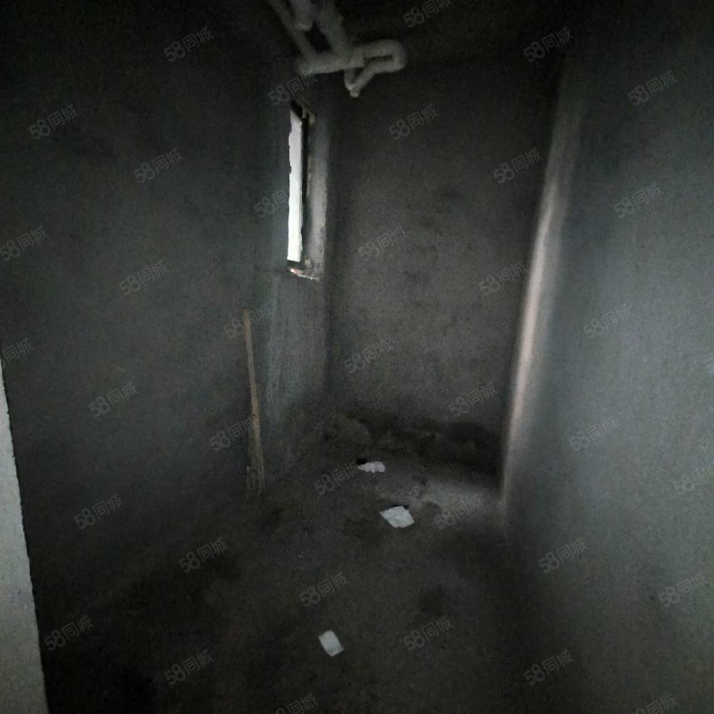 天御蓝湾7室2厅4卫126㎡南北140万