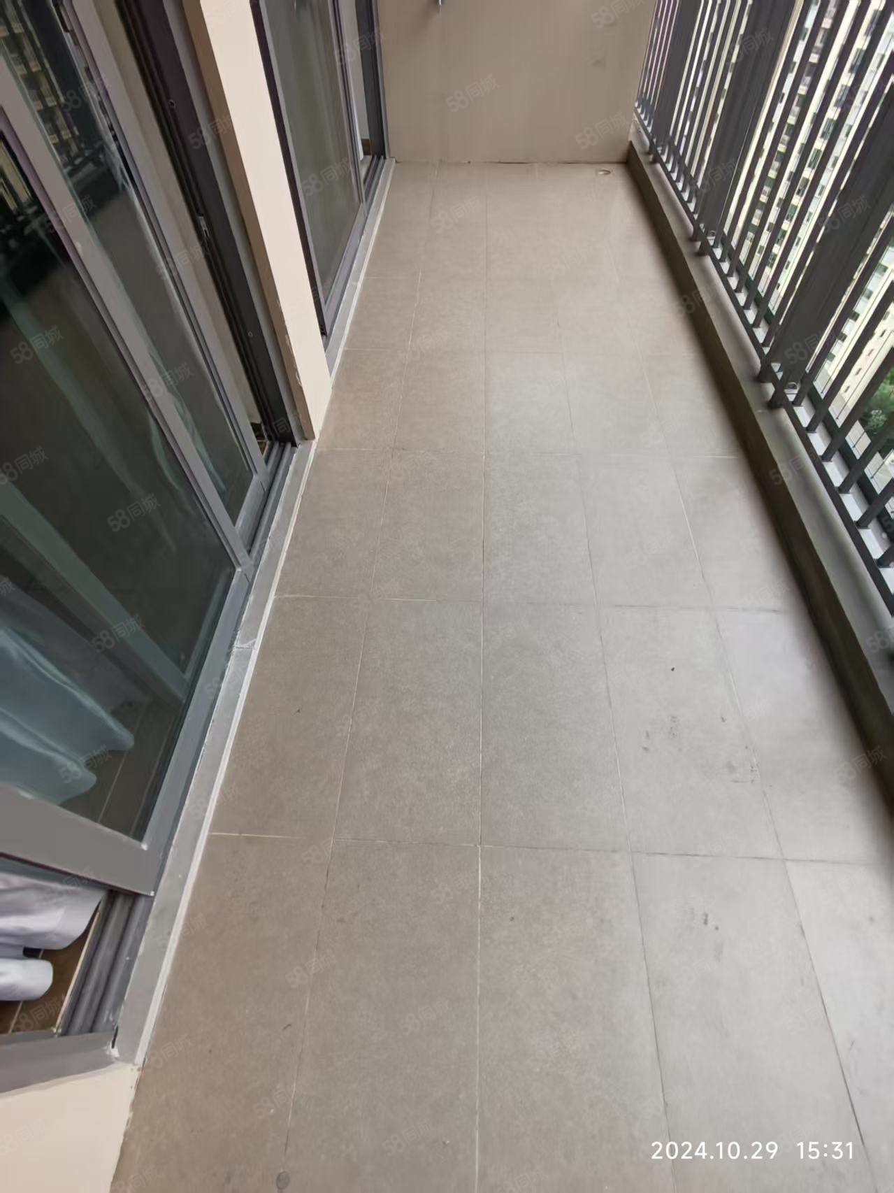 保利时光印象4室2厅2卫119㎡南北75.8万