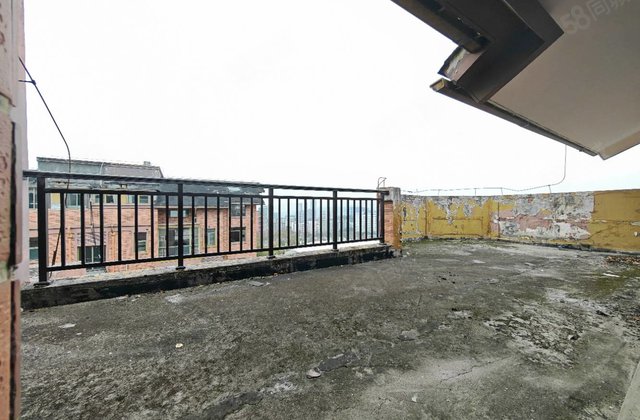 英伦皇都5室2厅200㎡112万二手房图片