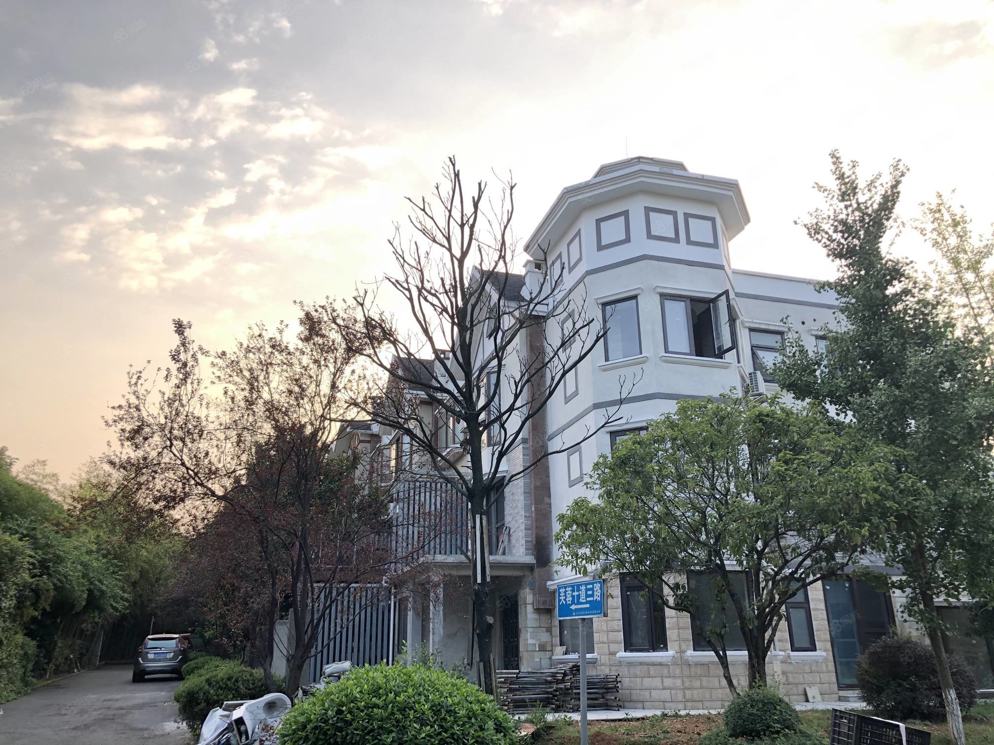 山水芙蓉国际新城(别墅)5室2厅4卫209㎡南北315万