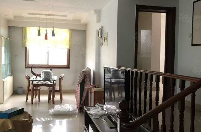 老文轩本部 三室两厅两卫 带车库 小区非常好停车