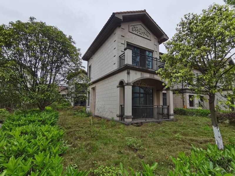 梦湖山庄5室2厅3卫248.39㎡南北242万