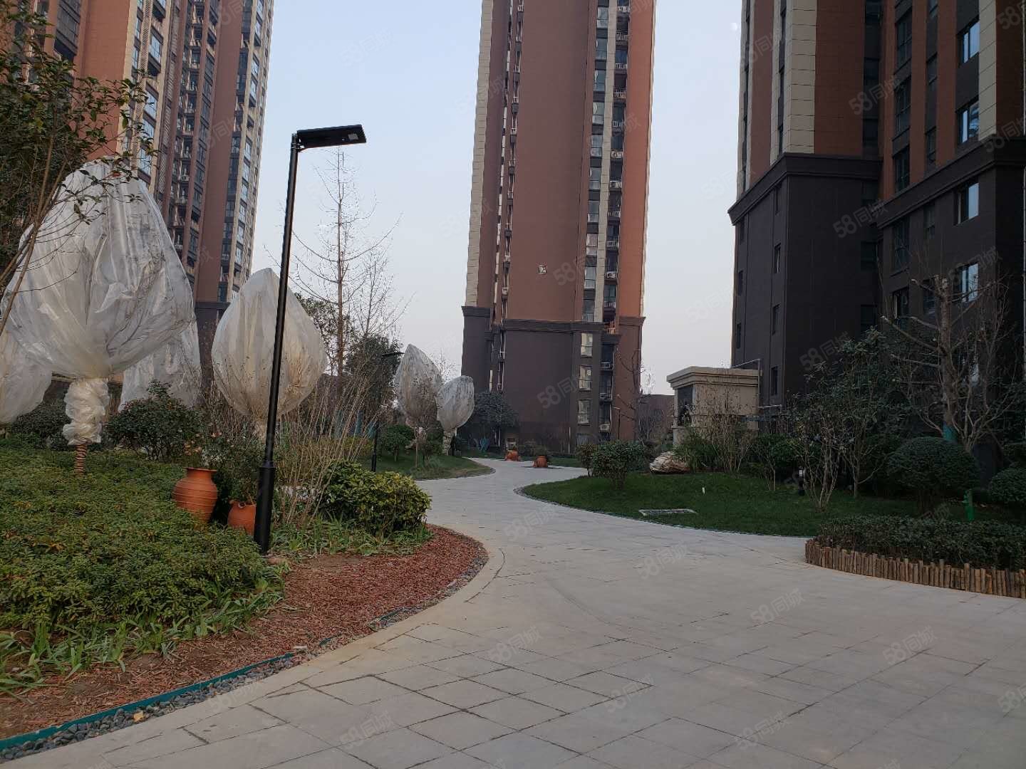 灞河边颐馨湿地壹号纯毛坯紧凑型小三室户型方正可按揭