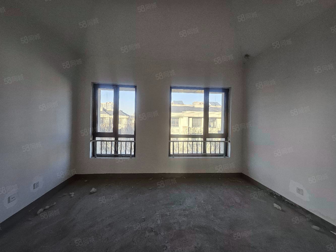 中海墅(東區(qū)別墅)4室3廳4衛(wèi)303.1㎡南北2460萬