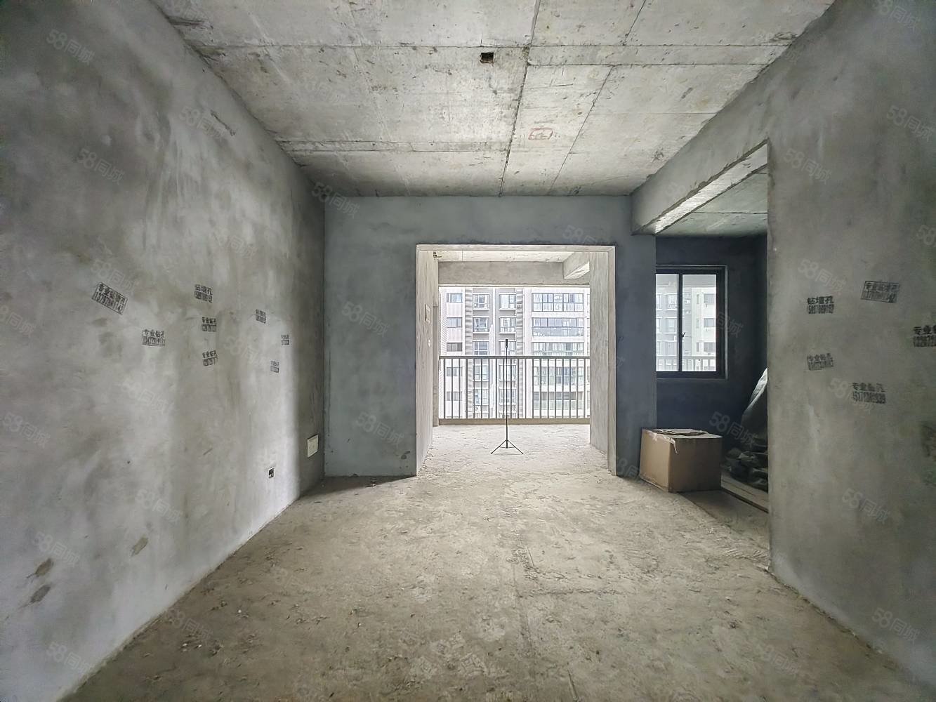 翔龙四方新城4室2厅2卫181㎡南北79.8万