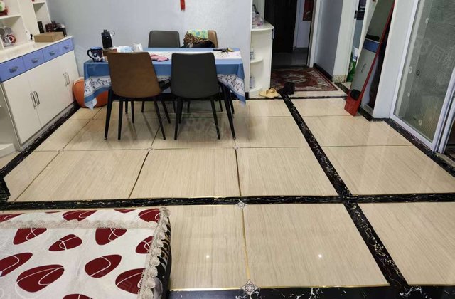 人防大厦3室2厅131.8㎡72万二手房图片