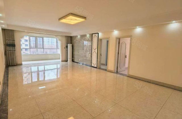 东南片区 小高层大平层 精装修四室 送车位储藏室   随时看