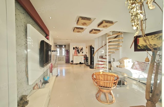 城市主人上下复式精装四室两厅两卫带地下车库储藏室