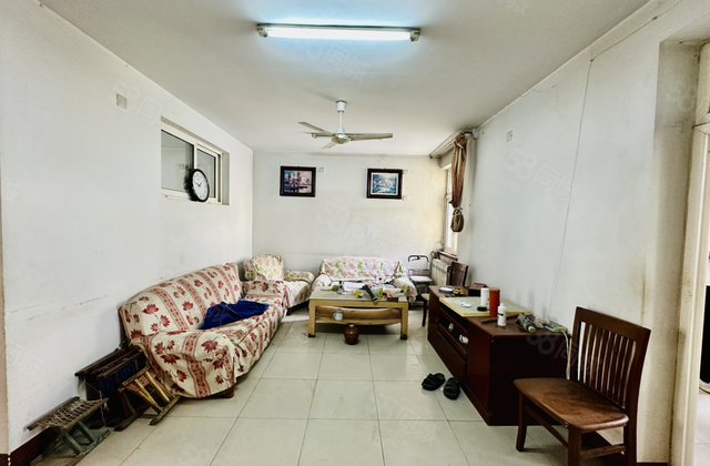 总站附近 二楼建设路小教 十一中对面家属院三室两厅 停车方便