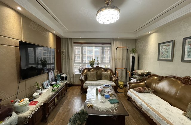 新东方龙湾二期 中间楼层 豪华装修 带车位储藏室