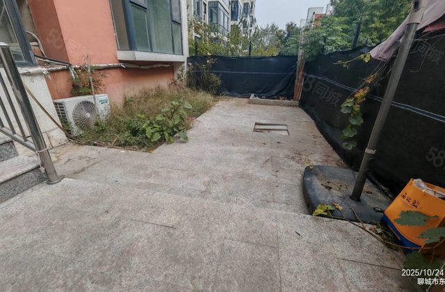 东昌湖畔 凤凰台 汇金街附近 一楼带院50平 三室朝阳 双卫