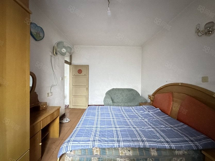 轮胎东村1室1厅1卫32㎡南8.5万