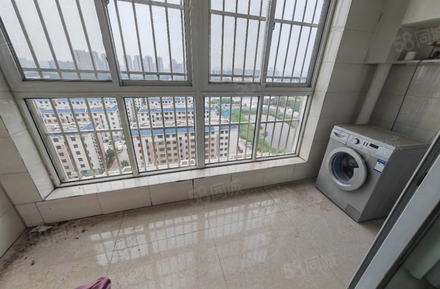 急售！万达电梯三室 免大税 储藏室