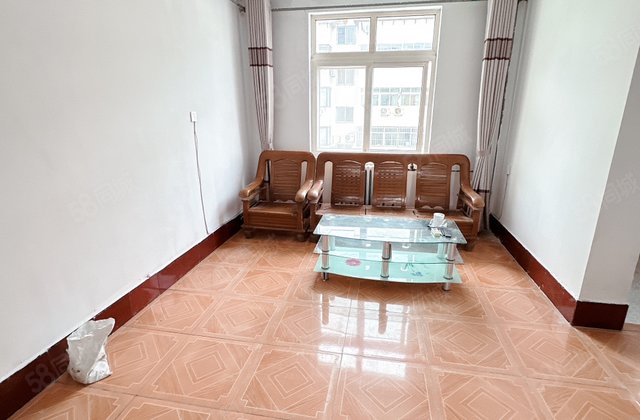 文轩 八中对过 单位家属院 好楼层 三居 停车方便